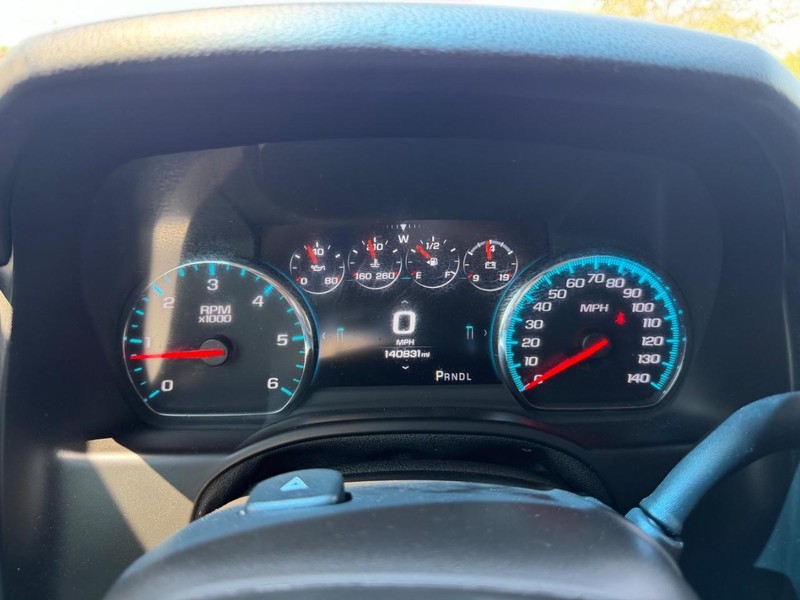 GMC Yukon Vehicle Full-screen Gallery Image 29