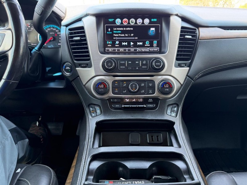 GMC Yukon Vehicle Full-screen Gallery Image 30