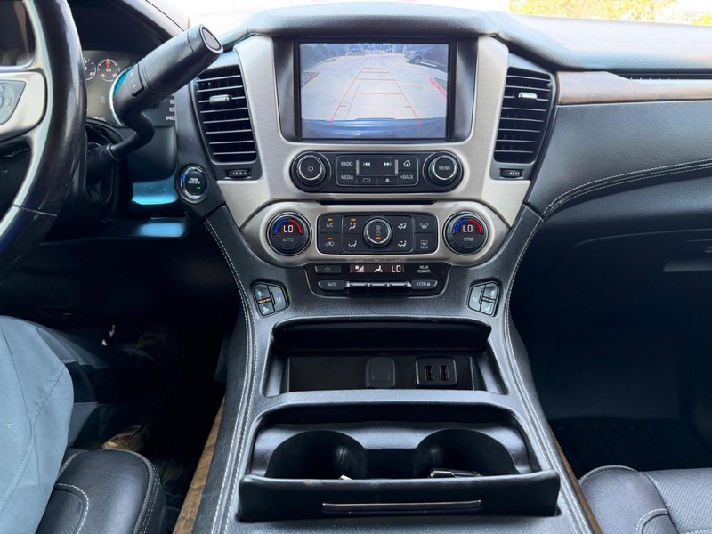 GMC Yukon Vehicle Full-screen Gallery Image 31