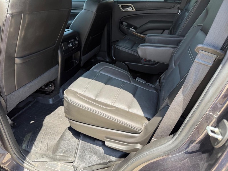 GMC Yukon Vehicle Full-screen Gallery Image 33