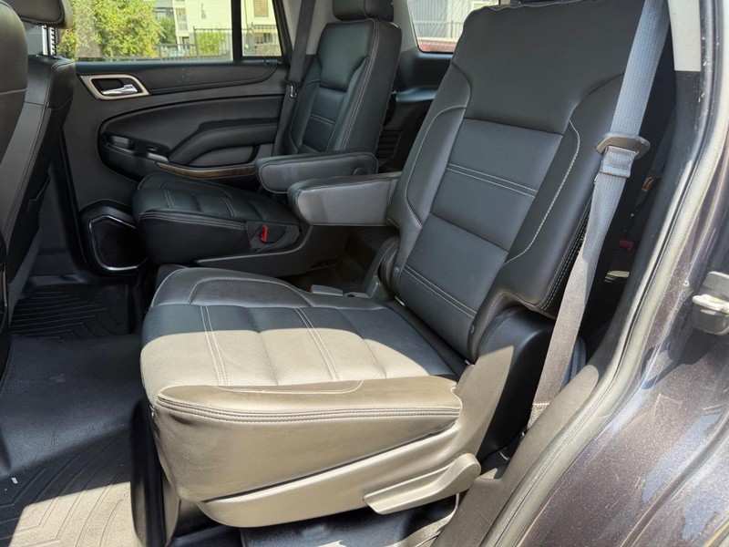 GMC Yukon Vehicle Full-screen Gallery Image 34