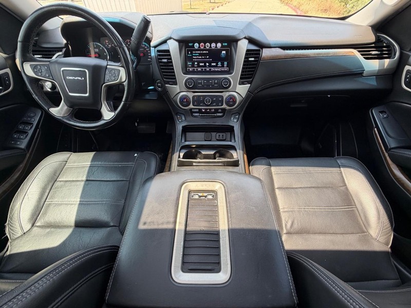 GMC Yukon Vehicle Full-screen Gallery Image 36