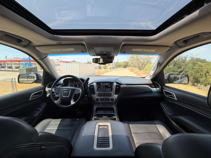 GMC Yukon Vehicle Full-screen Gallery Image 37