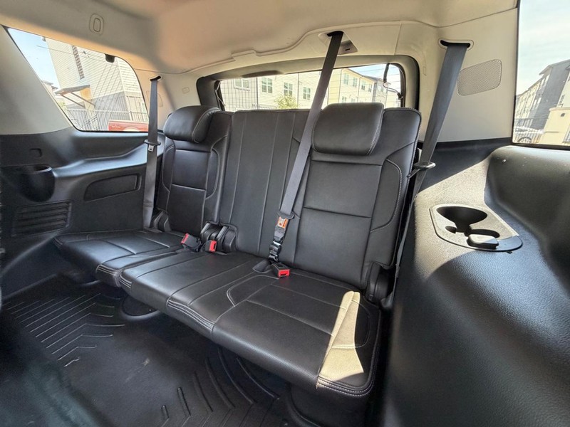 GMC Yukon Vehicle Full-screen Gallery Image 39