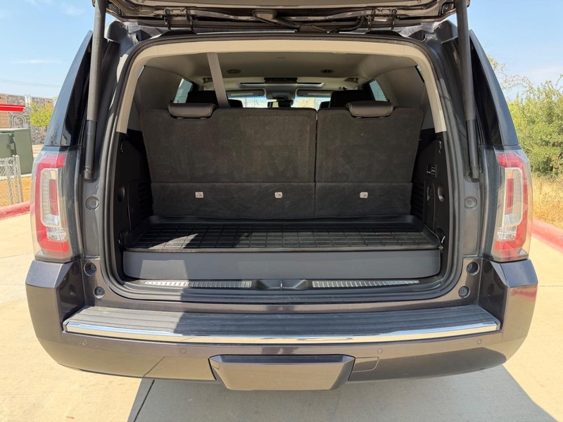 GMC Yukon Vehicle Full-screen Gallery Image 40