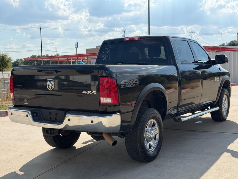 Ram 2500 Vehicle Full-screen Gallery Image 06
