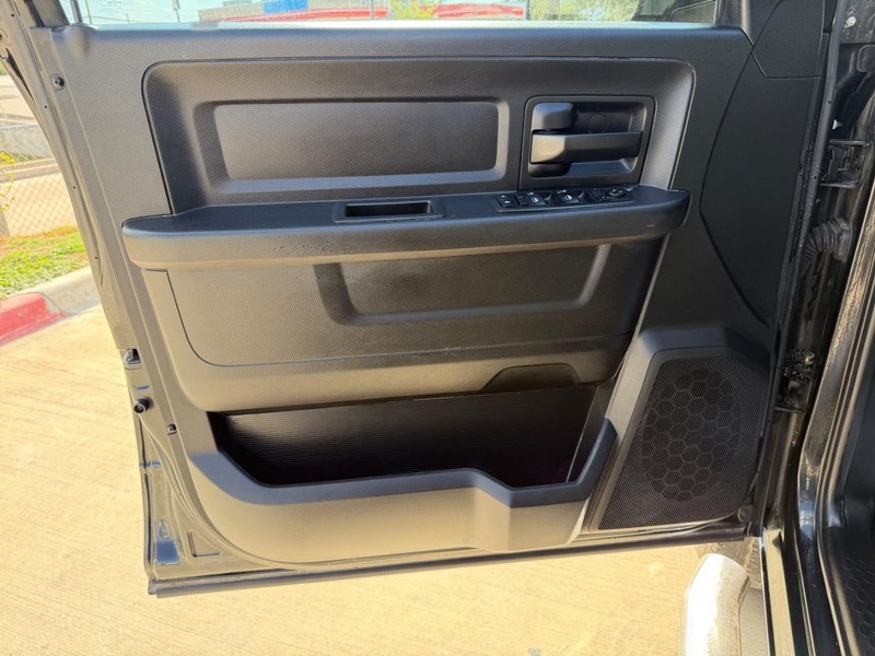 Ram 2500 Vehicle Full-screen Gallery Image 10