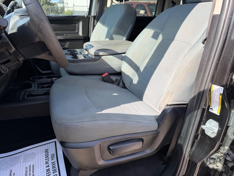 Ram 2500 Vehicle Full-screen Gallery Image 12