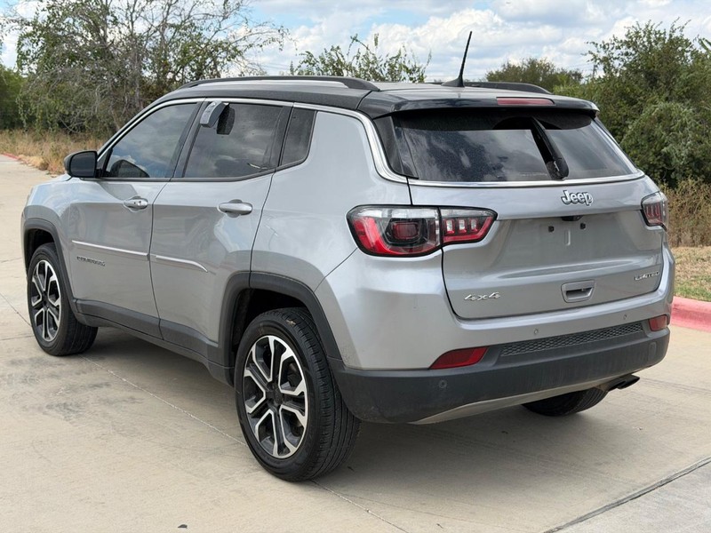 Jeep Compass Vehicle Full-screen Gallery Image 04