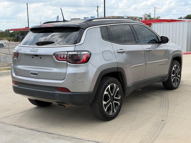 Jeep Compass Vehicle Full-screen Gallery Image 06