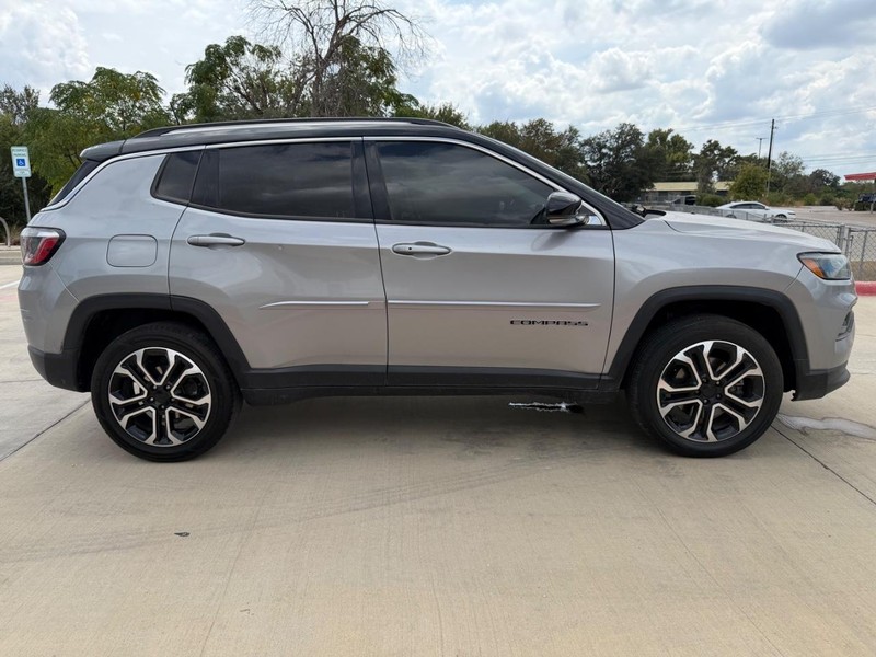 Jeep Compass Vehicle Full-screen Gallery Image 07