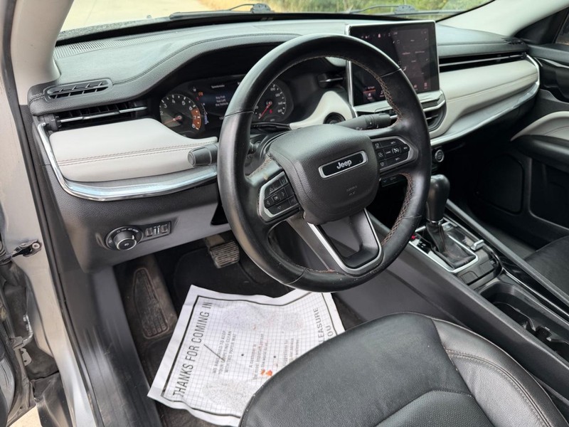 Jeep Compass Vehicle Full-screen Gallery Image 11
