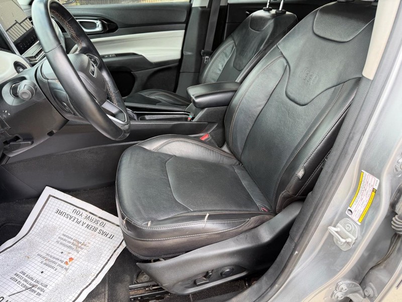 Jeep Compass Vehicle Full-screen Gallery Image 12
