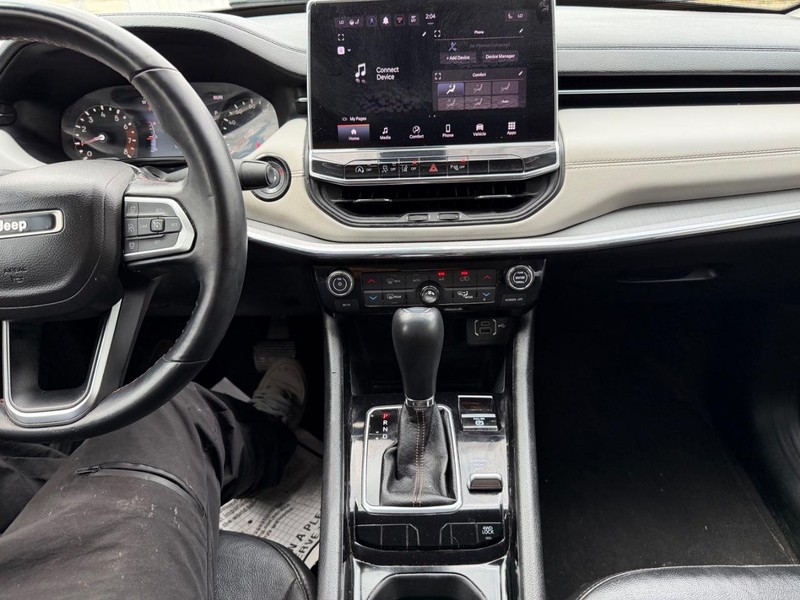 Jeep Compass Vehicle Full-screen Gallery Image 14