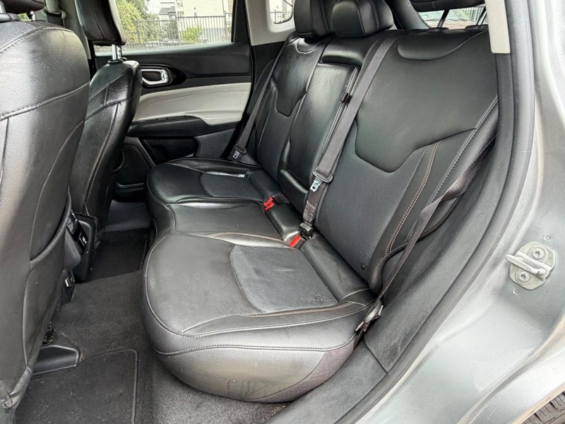 Jeep Compass Vehicle Full-screen Gallery Image 18