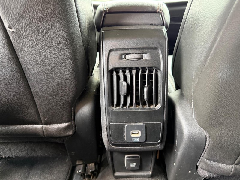 Jeep Compass Vehicle Full-screen Gallery Image 19