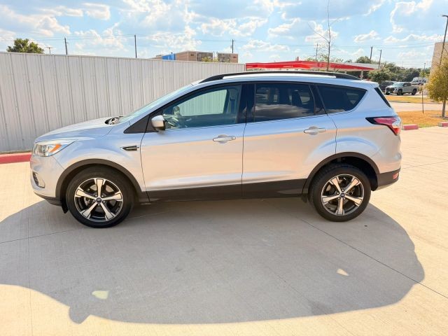 Ford Escape Vehicle Full-screen Gallery Image 03
