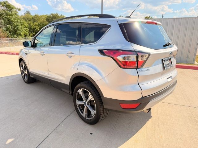 Ford Escape Vehicle Full-screen Gallery Image 04
