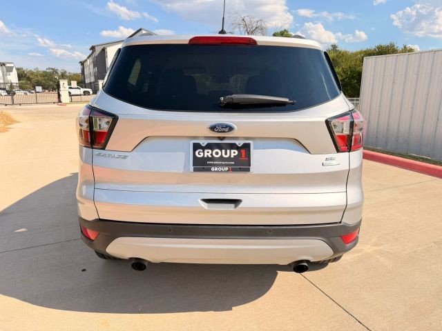 Ford Escape Vehicle Full-screen Gallery Image 05