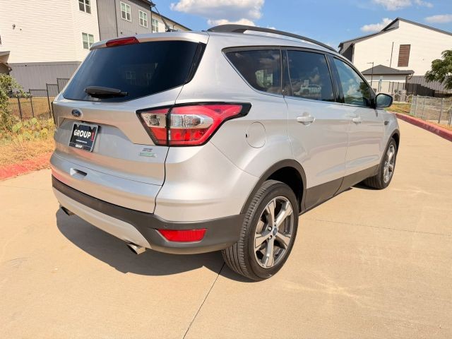 Ford Escape Vehicle Full-screen Gallery Image 06