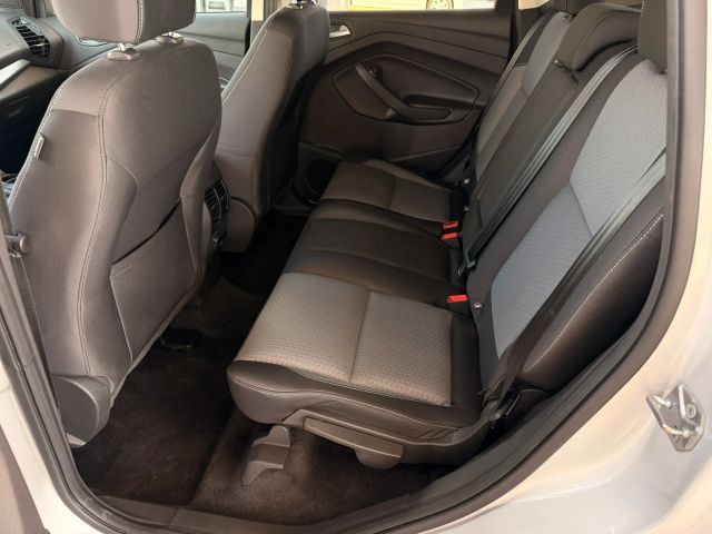 Ford Escape Vehicle Full-screen Gallery Image 12