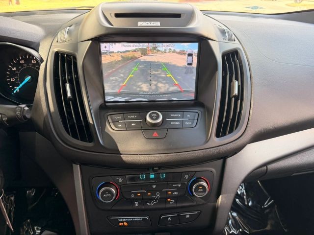 Ford Escape Vehicle Full-screen Gallery Image 14