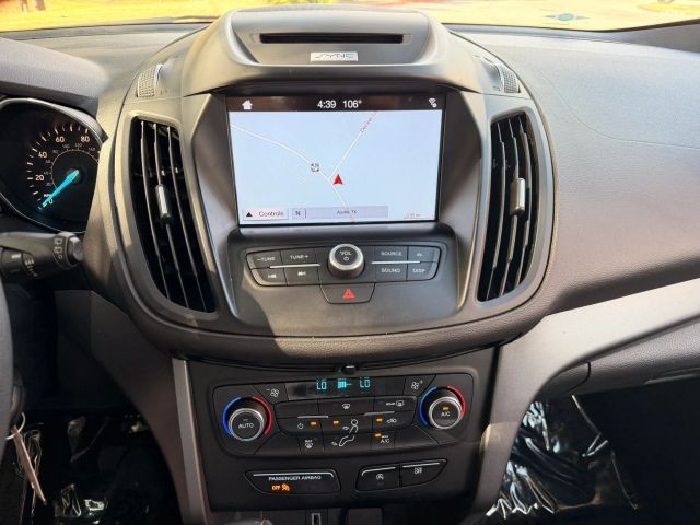 Ford Escape Vehicle Full-screen Gallery Image 15
