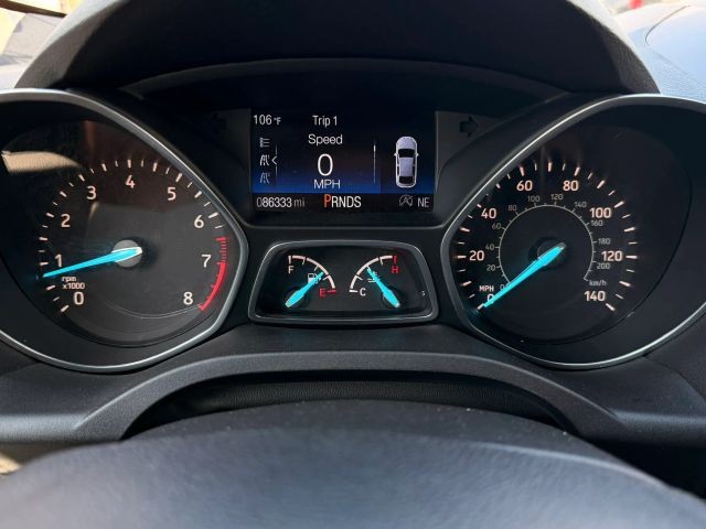 Ford Escape Vehicle Full-screen Gallery Image 16