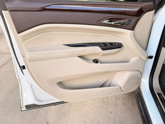 Cadillac SRX Vehicle Full-screen Gallery Image 13