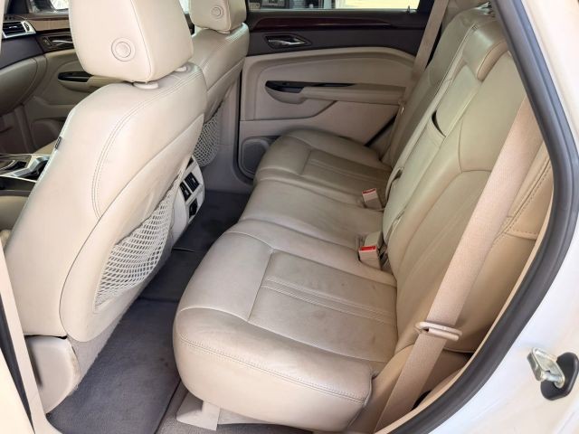 Cadillac SRX Vehicle Full-screen Gallery Image 16