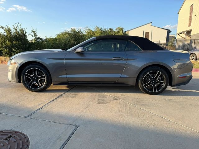 Ford Mustang Vehicle Full-screen Gallery Image 03
