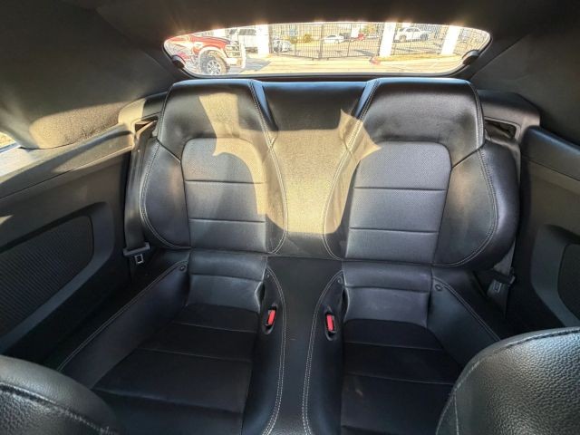 Ford Mustang Vehicle Full-screen Gallery Image 13