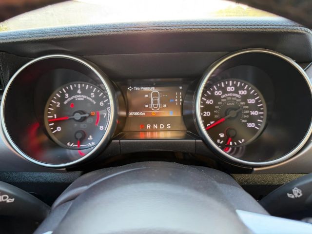 Ford Mustang Vehicle Full-screen Gallery Image 14