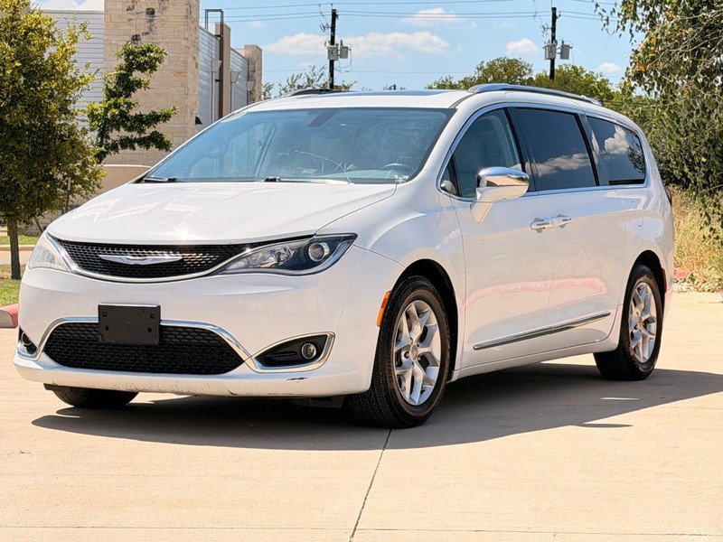 Chrysler Pacifica Vehicle Full-screen Gallery Image 02