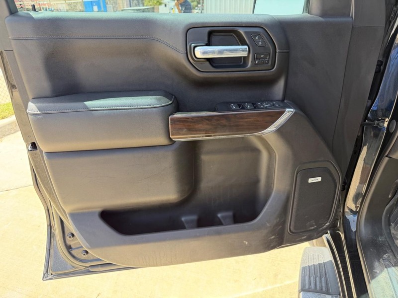 GMC Sierra 1500 Vehicle Full-screen Gallery Image 10