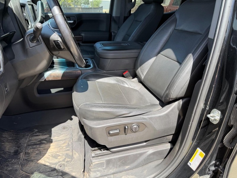 GMC Sierra 1500 Vehicle Full-screen Gallery Image 12