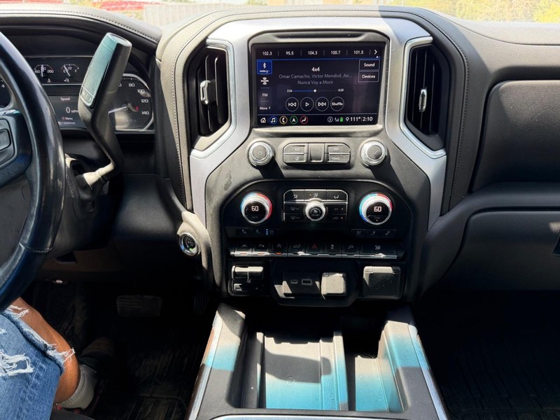GMC Sierra 1500 Vehicle Full-screen Gallery Image 14