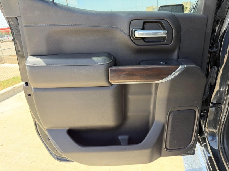 GMC Sierra 1500 Vehicle Full-screen Gallery Image 16