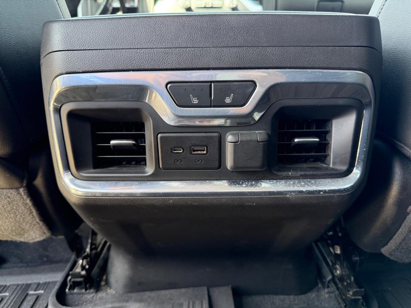 GMC Sierra 1500 Vehicle Full-screen Gallery Image 19