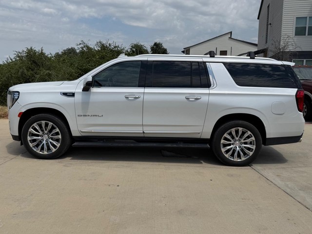 GMC Yukon XL Vehicle Full-screen Gallery Image 03