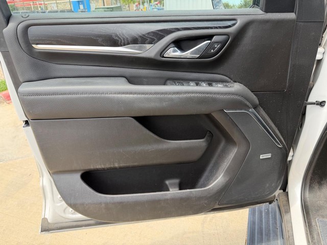 GMC Yukon XL Vehicle Full-screen Gallery Image 10