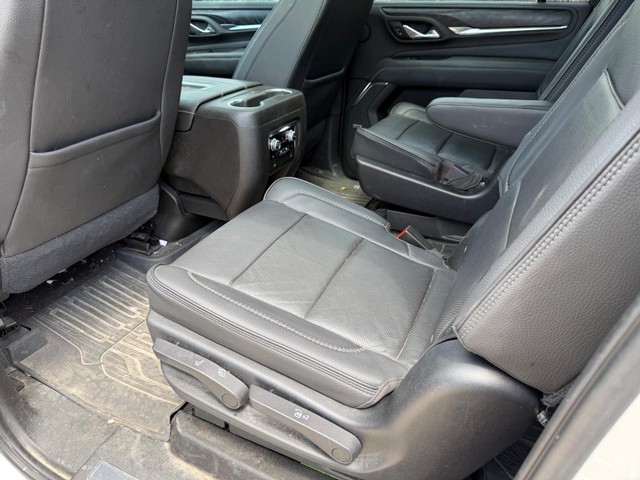 GMC Yukon XL Vehicle Full-screen Gallery Image 17