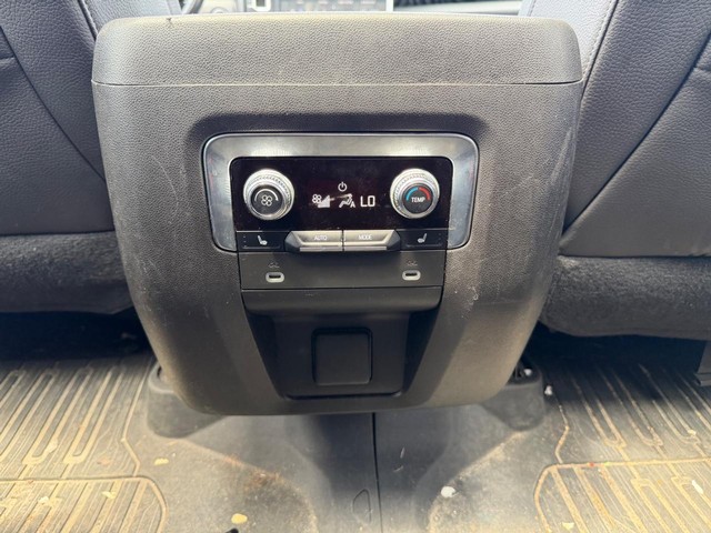GMC Yukon XL Vehicle Full-screen Gallery Image 19