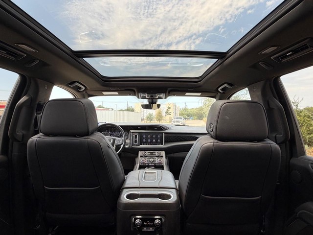 GMC Yukon XL Vehicle Full-screen Gallery Image 21