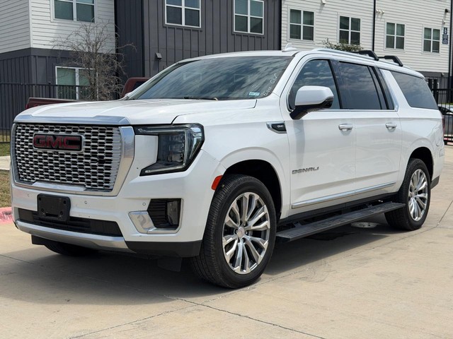GMC Yukon XL Vehicle Full-screen Gallery Image 24