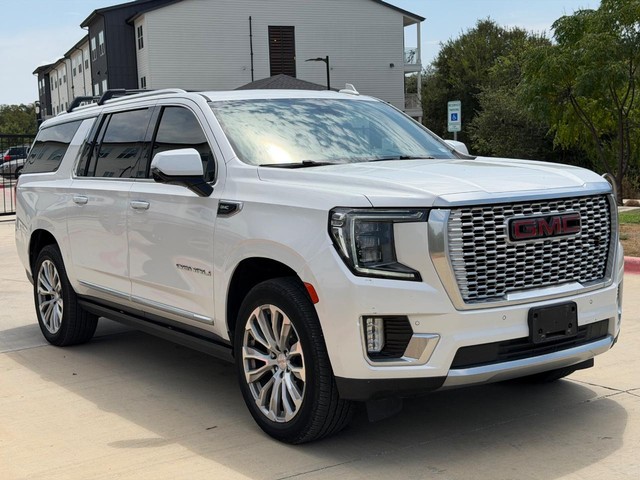 GMC Yukon XL Vehicle Full-screen Gallery Image 30