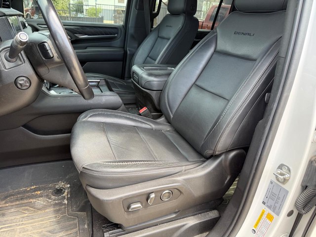 GMC Yukon XL Vehicle Full-screen Gallery Image 34