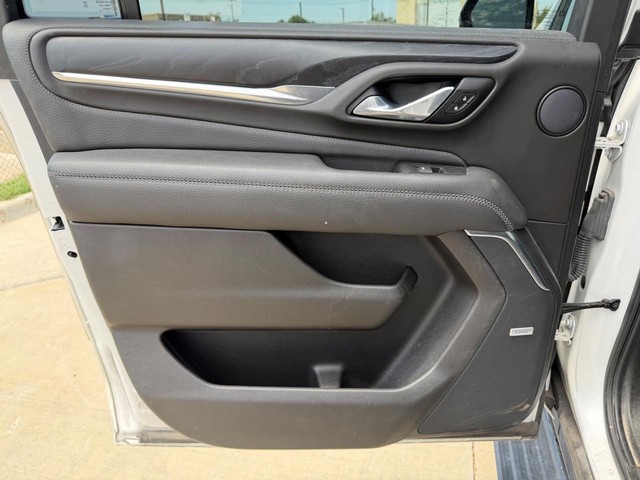 GMC Yukon XL Vehicle Full-screen Gallery Image 38