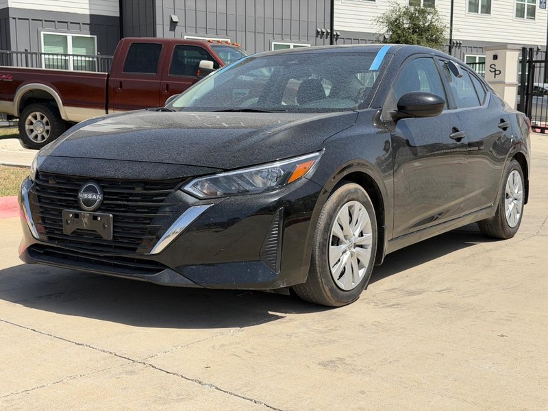 Nissan Sentra Vehicle Full-screen Gallery Image 02
