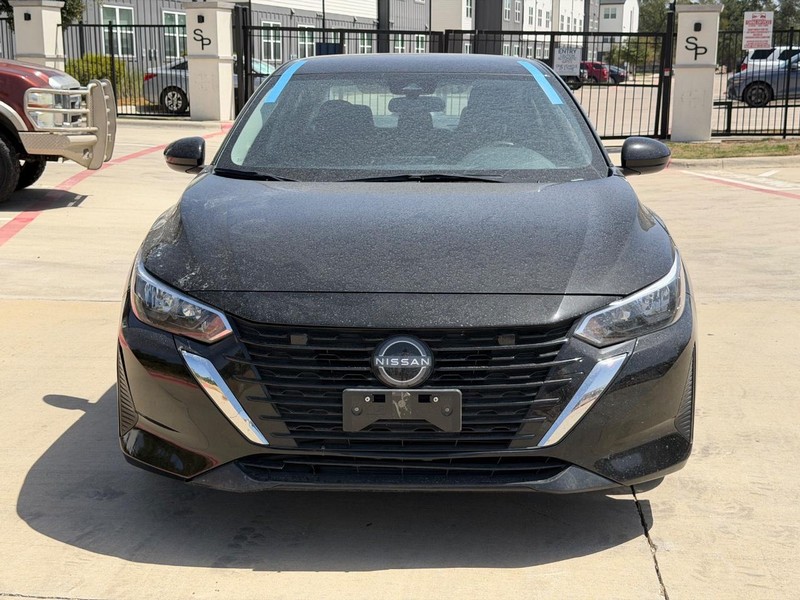 Nissan Sentra Vehicle Full-screen Gallery Image 09